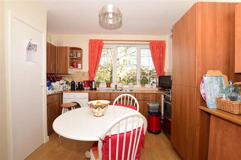 19 Cheviot Close, Tonbridge, TN9 1NH