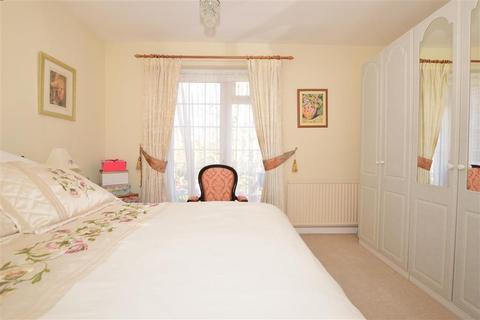 19 Cheviot Close, Tonbridge, TN9 1NH