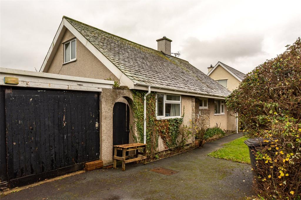 Ystad Nant Bychan, Moelfre, Sir Ynys Mon, LL72 4 bed bungalow £295,000