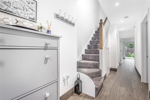 6a Muirfield Close, Watford, WD19 6LT