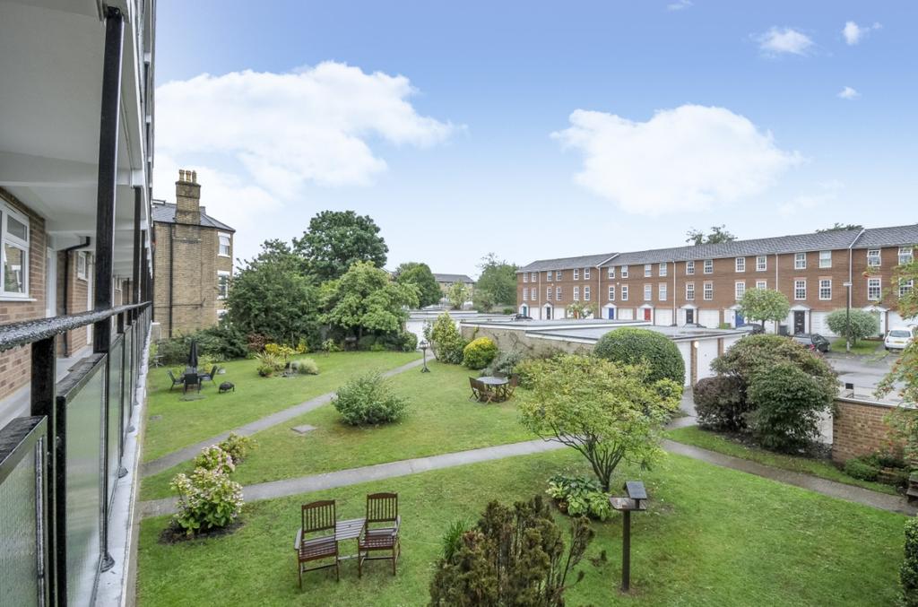 Brackley Road Beckenham BR3 1 bed flat £1,150 pcm (£265 pw)