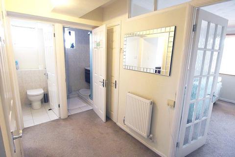 2 bedroom flat to rent, Uxbridge Road, Feltham, TW13