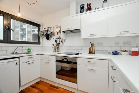 2 bedroom flat to rent, Northwold Road, Stoke Newington