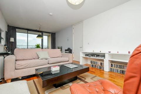 2 bedroom flat to rent, Northwold Road, Stoke Newington