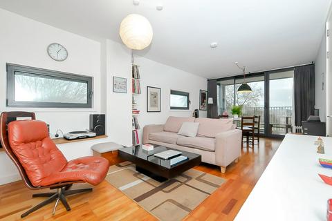 2 bedroom flat to rent, Northwold Road, Stoke Newington