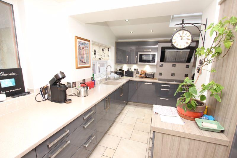 Kitchen photo 4