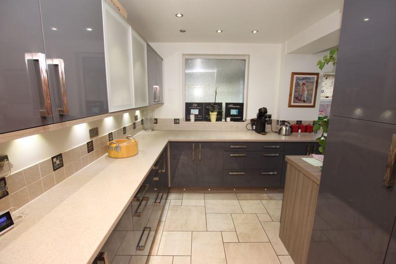 Kitchen photo 5