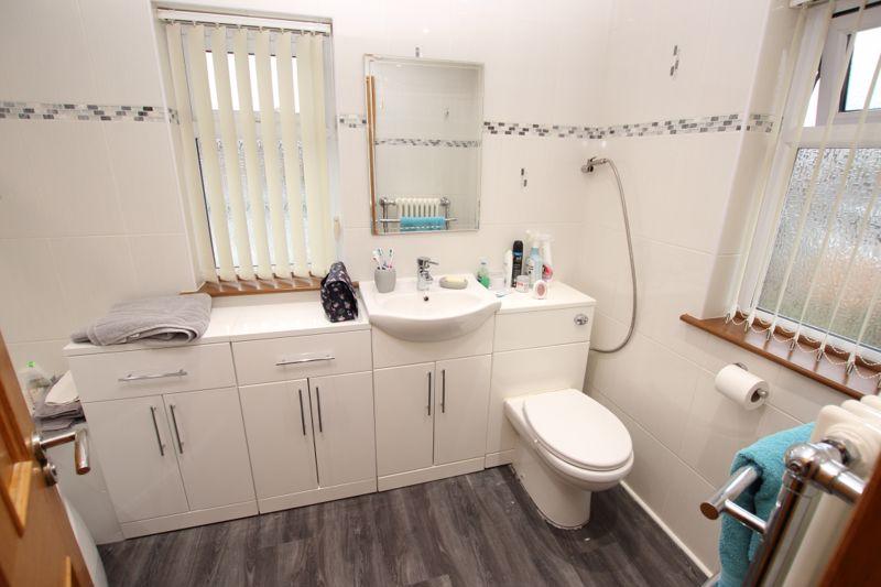Bathroom photo 2