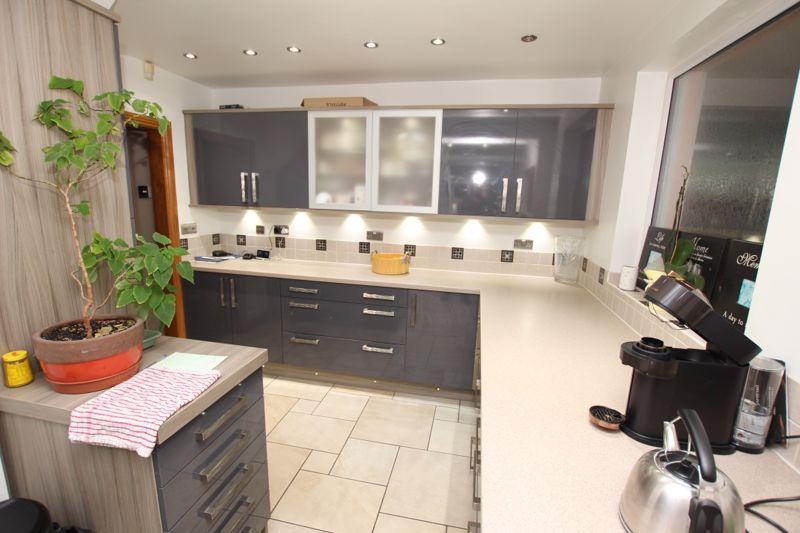 Kitchen photo 2