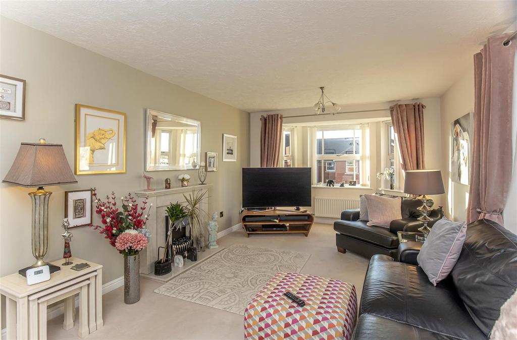 Westfield Drive, Aldridge 2 bed apartment £215,000