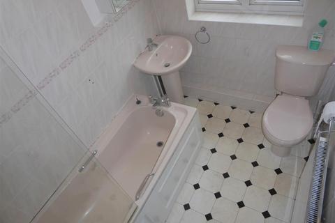 137 Wills Crescent, Hounslow, TW3 2JF