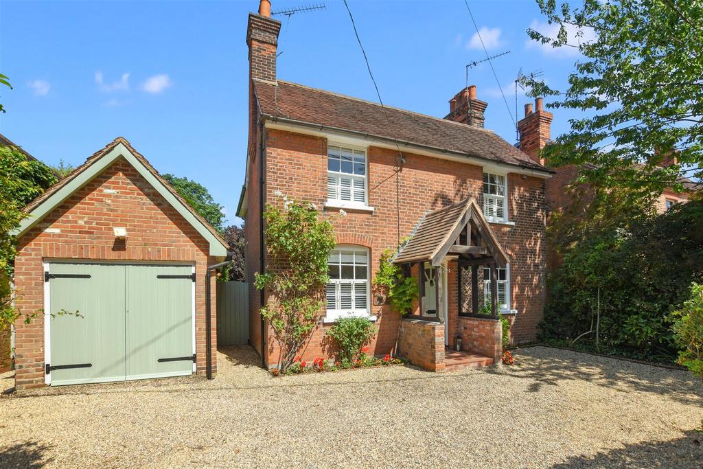 Mill Green Road, Mill Green, Ingatestone 3 bed detached house £800,000