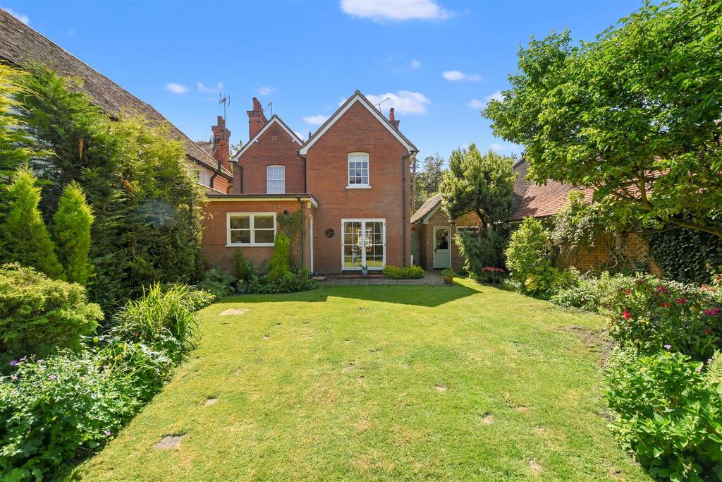 Mill Green Road, Mill Green, Ingatestone 3 bed detached house £800,000