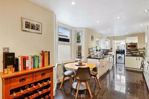 21 Fairlawn Park, London, SE26 5RZ
