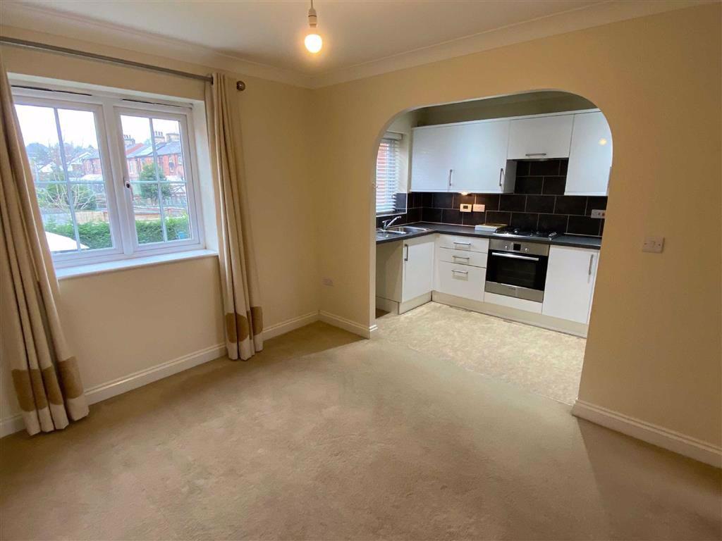 Spring Place Gardens, Mirfield, WF14 4 bed townhouse £795 pcm (£183 pw)