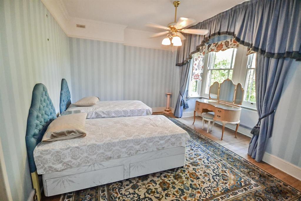 Master Bedroom.JPG