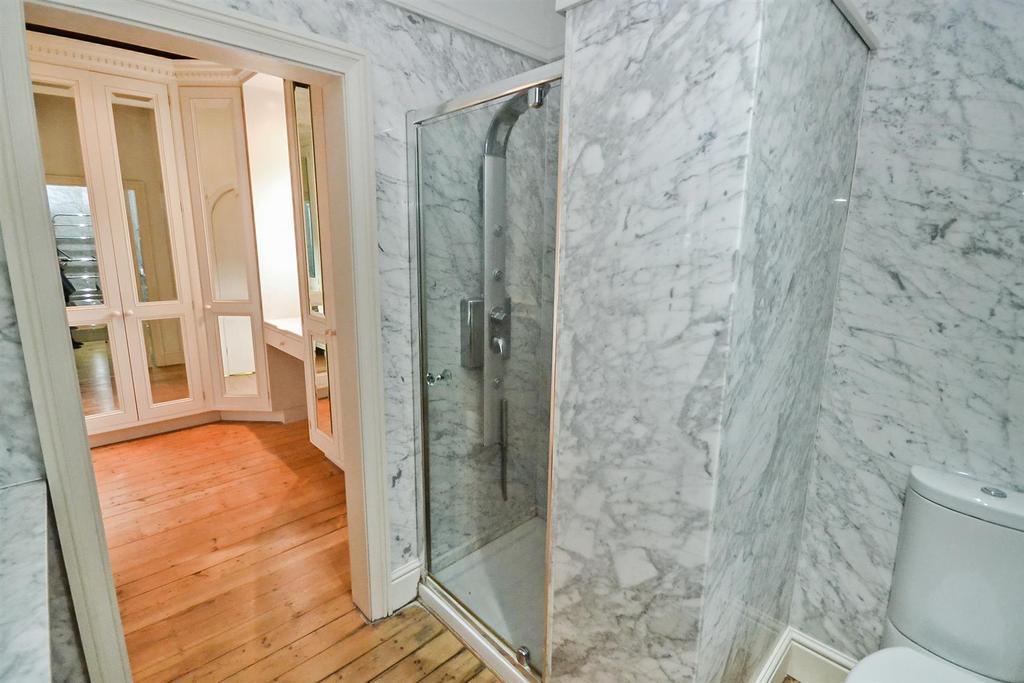 Master En-suite.JPG