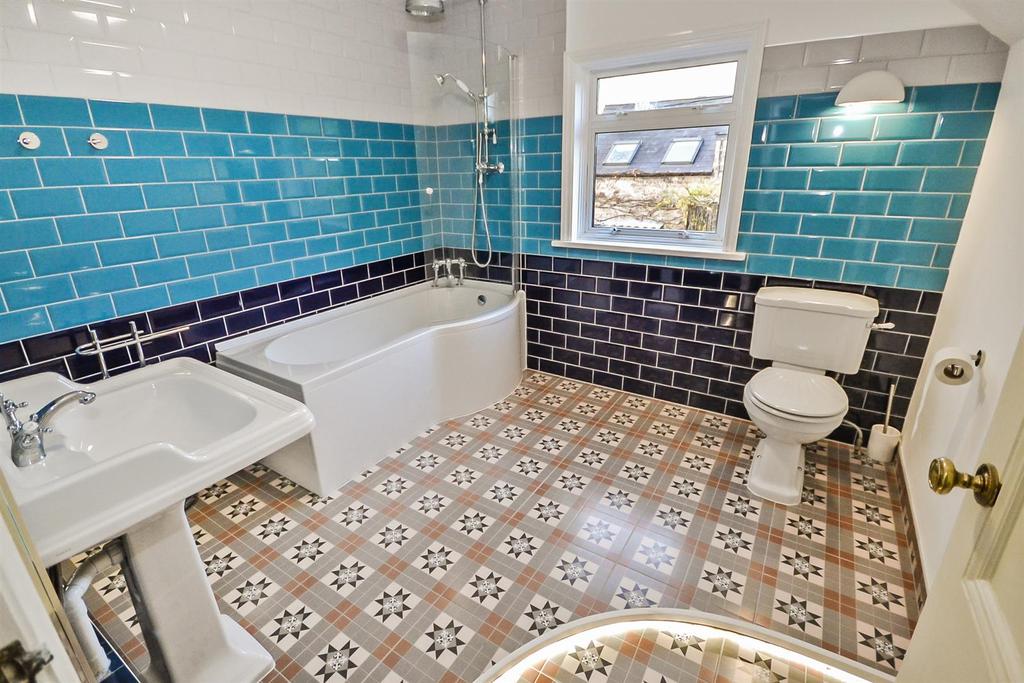 Family Bathroom.JPG