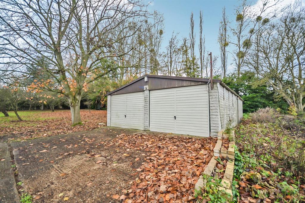 Double Garage.JPG
