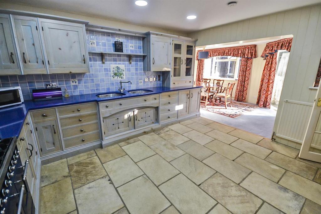 Annexe Kitchen i.JPG