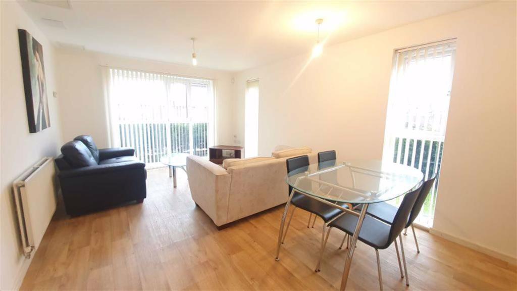 33 Duke Street, New Broughton 2 bed flat £650 pcm (£150 pw)