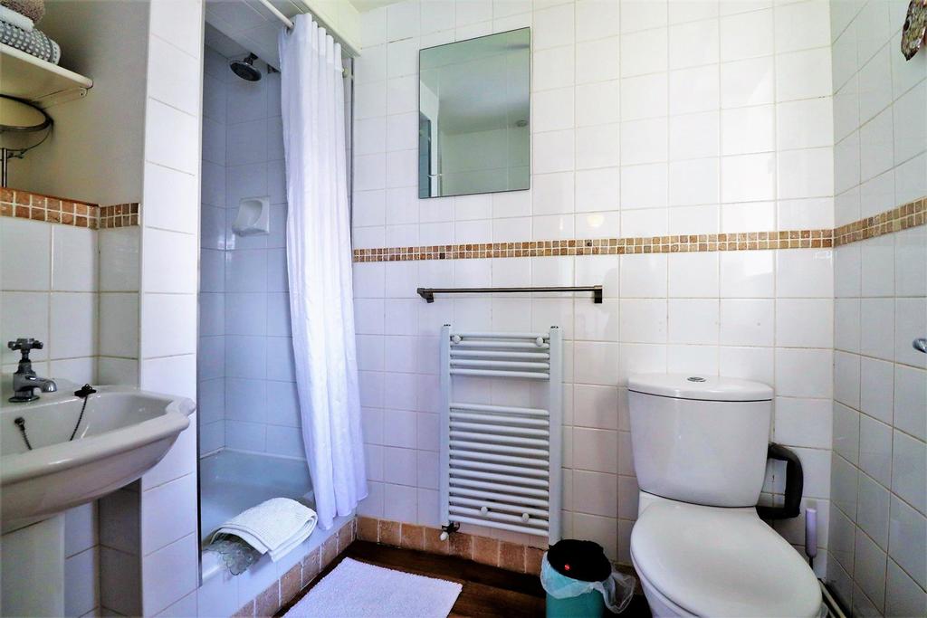 En suite (self contained flat )