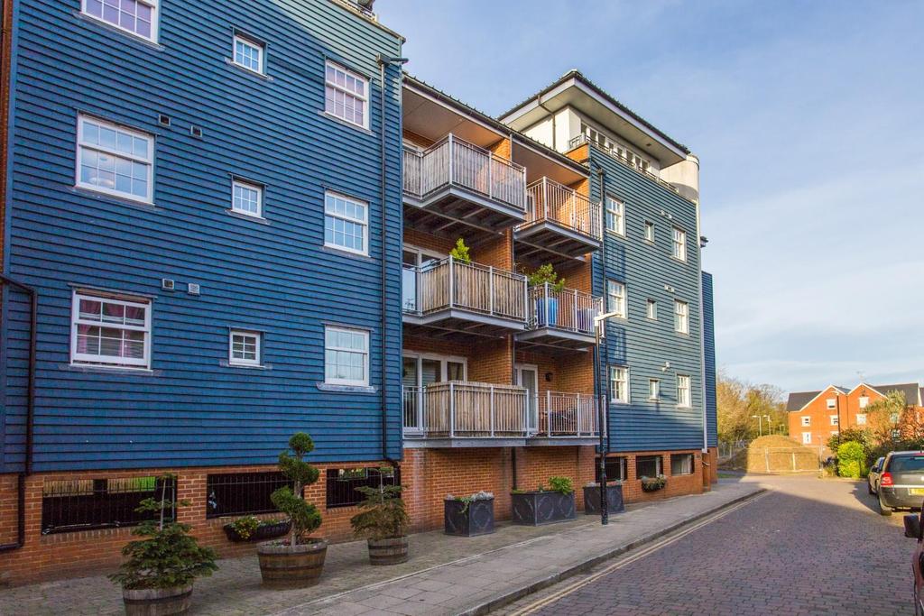 Ripple court, Barton Mill Road... 2 bed apartment £220,000