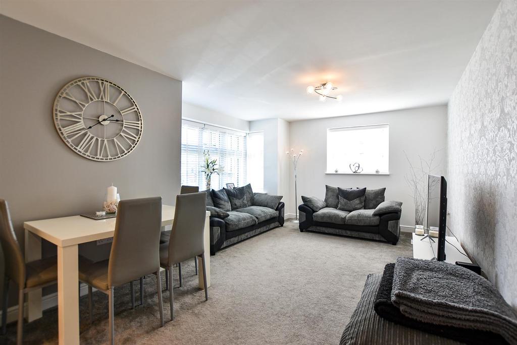 Limeburners Drive, Halling 2 bed apartment £225,000