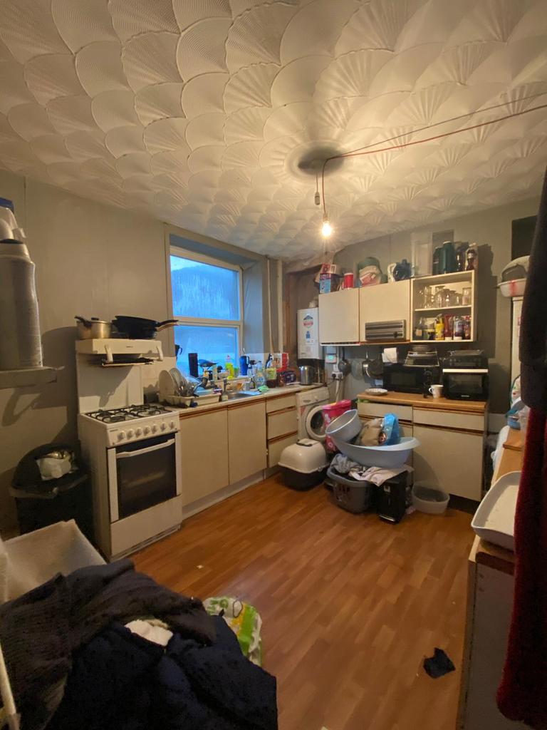 Kitchen 3.14m (10.30') x 3.34m (10.96')