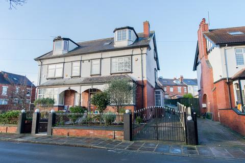 37 Avenue Crescent, Leeds, LS8 4HD