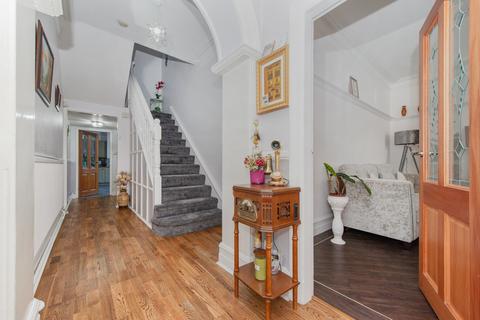 37 Avenue Crescent, Leeds, LS8 4HD