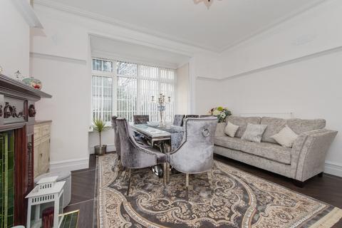 37 Avenue Crescent, Leeds, LS8 4HD