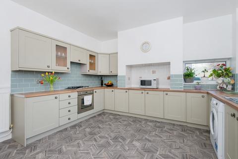 37 Avenue Crescent, Leeds, LS8 4HD
