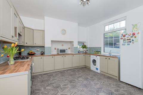 37 Avenue Crescent, Leeds, LS8 4HD