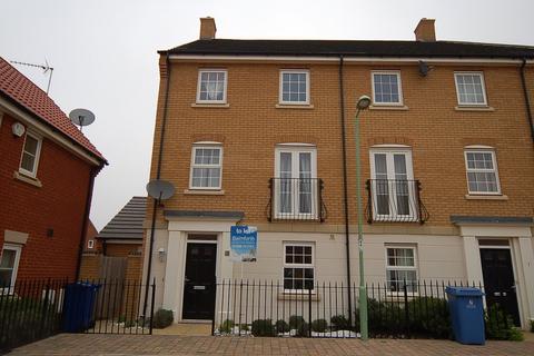 4 bedroom terraced house to rent, Hawthorn Close, Red Lodge, Bury St. Edmunds, Suffolk, IP28