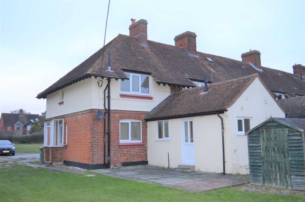 London Road, Thatcham 3 bed end of terrace house £1,150 pcm (£265 pw)