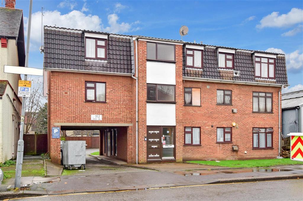 Lynn Road, Ilford, Essex 1 bed flat £200,000