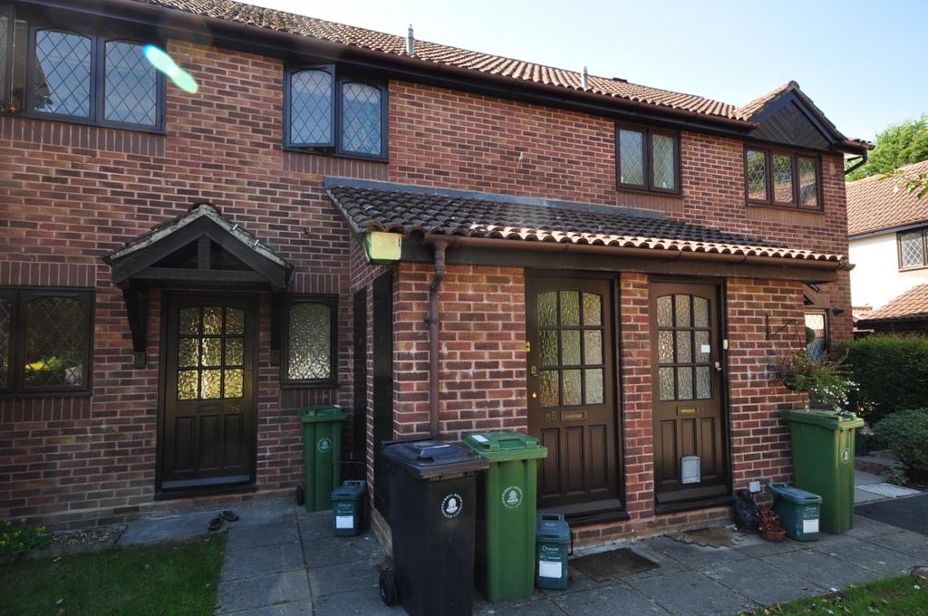 Birchwood Drive Lightwater GU18 1 bed £720 pcm (£166 pw)