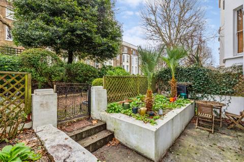 2 bedroom flat to rent, Russell Road, Kensington, London