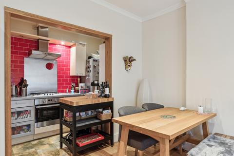 2 bedroom flat to rent, Russell Road, Kensington, London