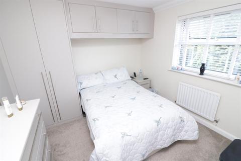 24 Dryleaze, Yate, Bristol, BS37 7YX
