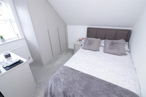 24 Dryleaze, Yate, Bristol, BS37 7YX