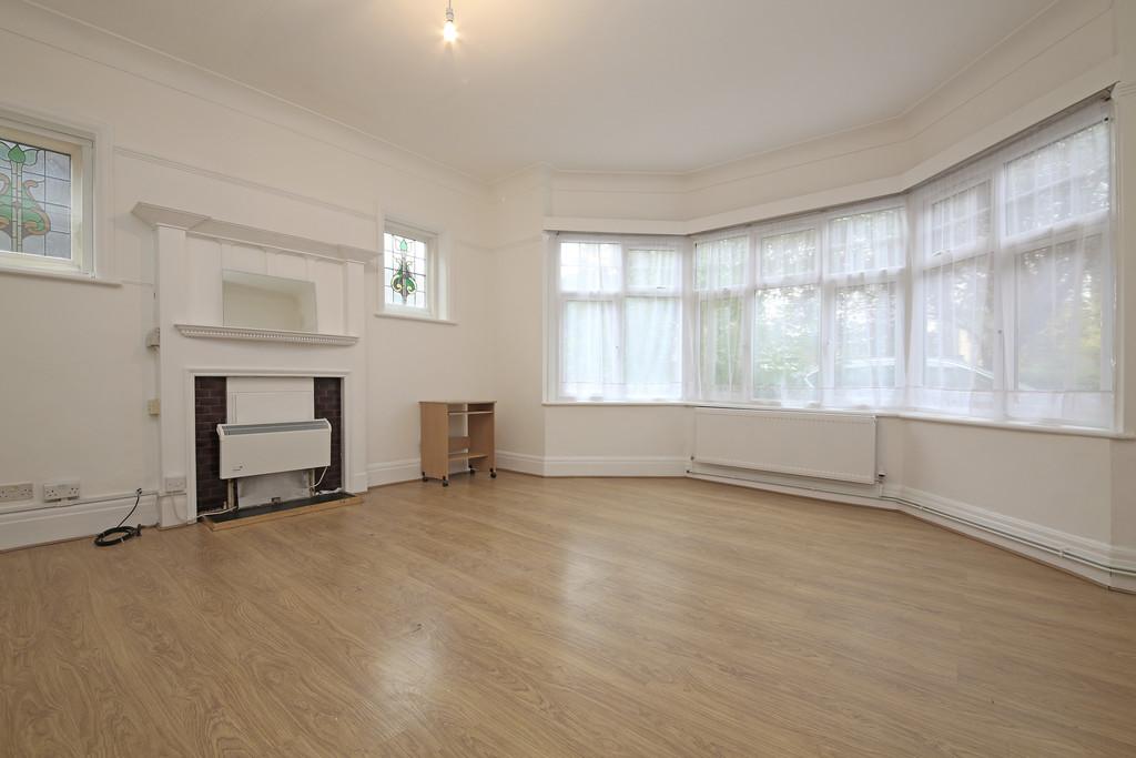 TO LET Studio apartment within period conversion