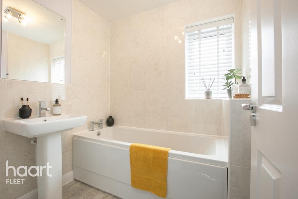 Gillies Meadow, Basingstoke 3 bed semidetached house £359,995