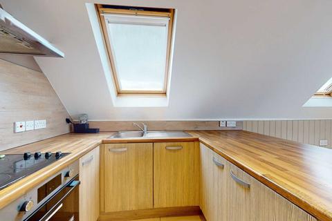 2 bedroom penthouse to rent, Ritherdon Road, Balham, SW17