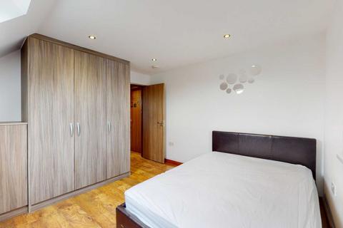 2 bedroom penthouse to rent, Ritherdon Road, Balham, SW17