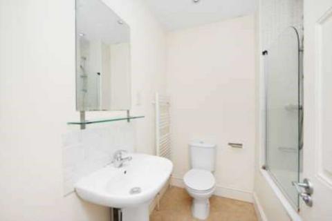 2 bedroom flat to rent, Balham High Road, London