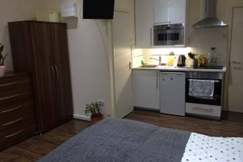 Studio to rent, Cranhurst Road, London NW2