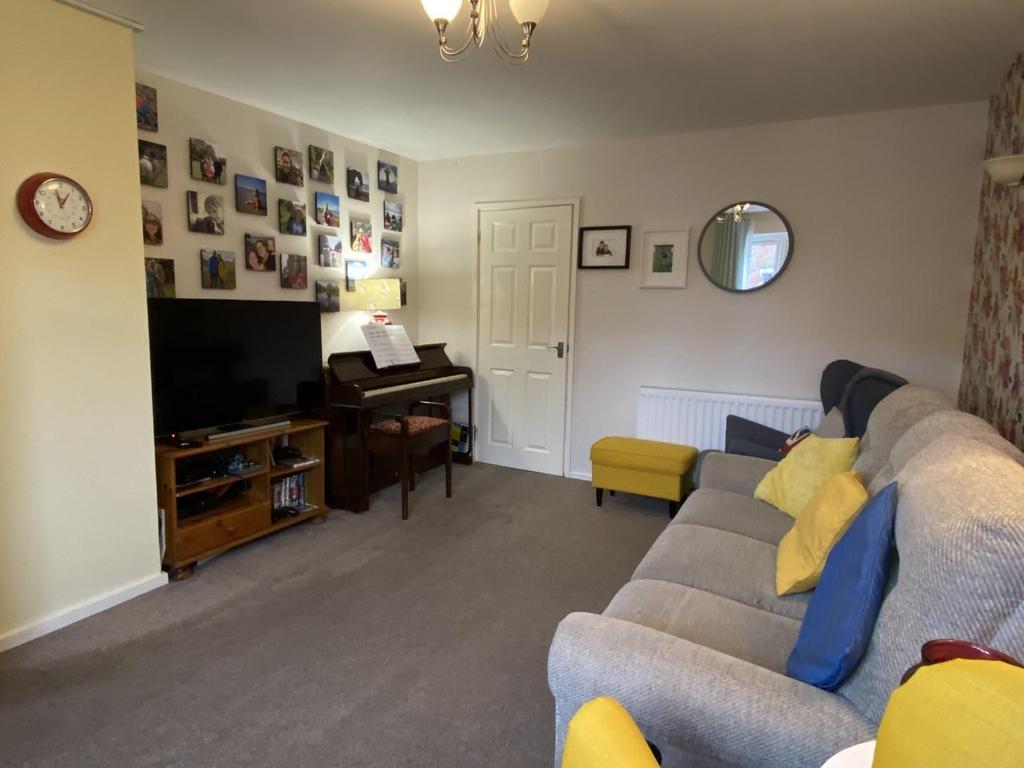 Lyall Close, Hampton Dene, Hereford, HR1 3 bed semidetached house £