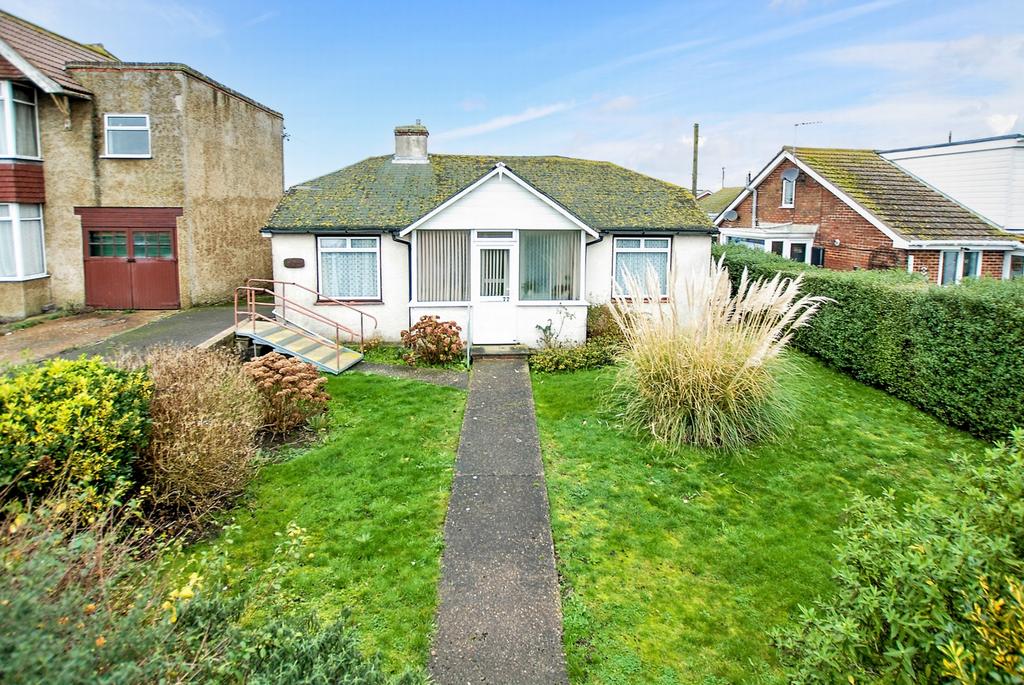 Dymchurch Road, St Marys Bay, TN29 3 bed bungalow £200,000